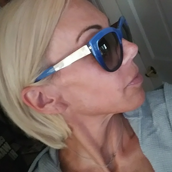 Blue Bobbi Brown sunglasses NWOT - Picture 5 of 6